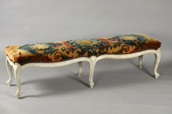 Banquette en Savonnerie de la salle des gardes du palais de Compiègne